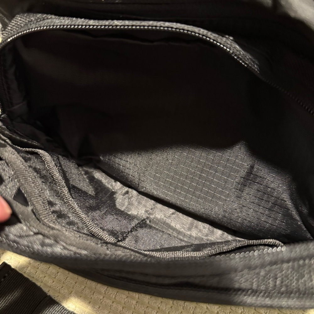 Oakley Stretch Logo Belt Bag - Picture 5 of 7